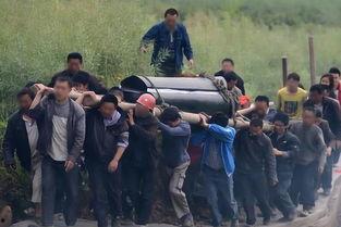 抬棺图片,抬棺仪式的深情瞬间